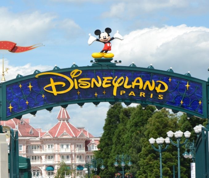 Disneyland Paris entrance sign