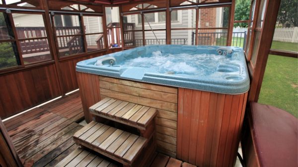Lodge with Outdoor Hot Tub