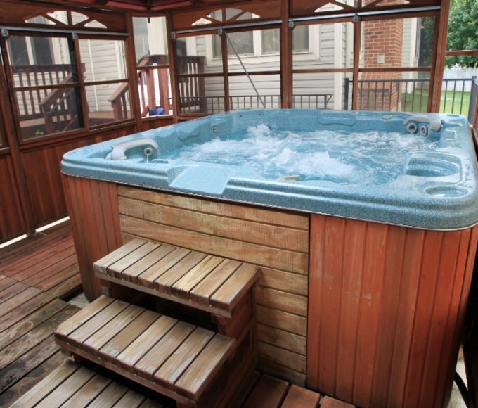 Lodge with Outdoor Hot Tub